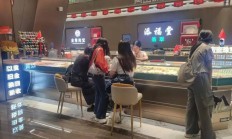 金价创新高，有人“套现黄金买股票”！
